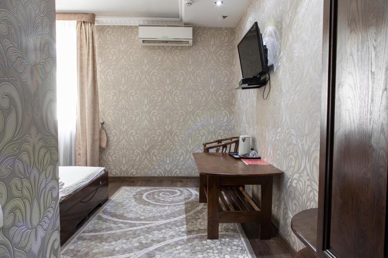 Nur M Hotel Tasjkent Buitenkant foto