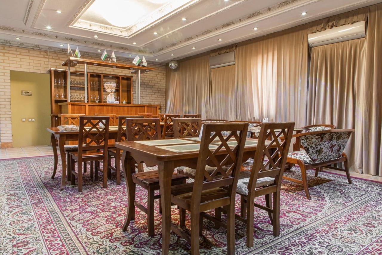 Nur M Hotel Tasjkent Buitenkant foto