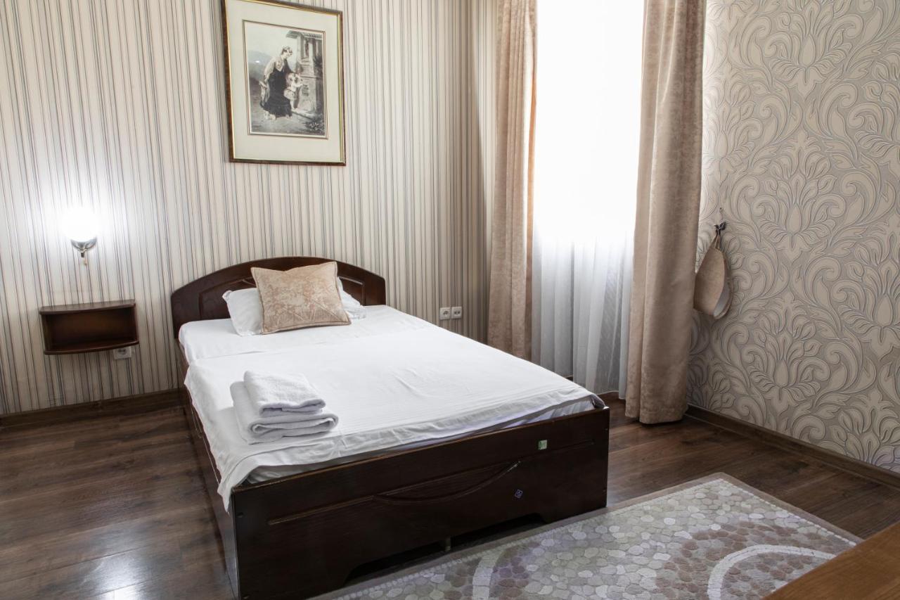 Nur M Hotel Tasjkent Buitenkant foto
