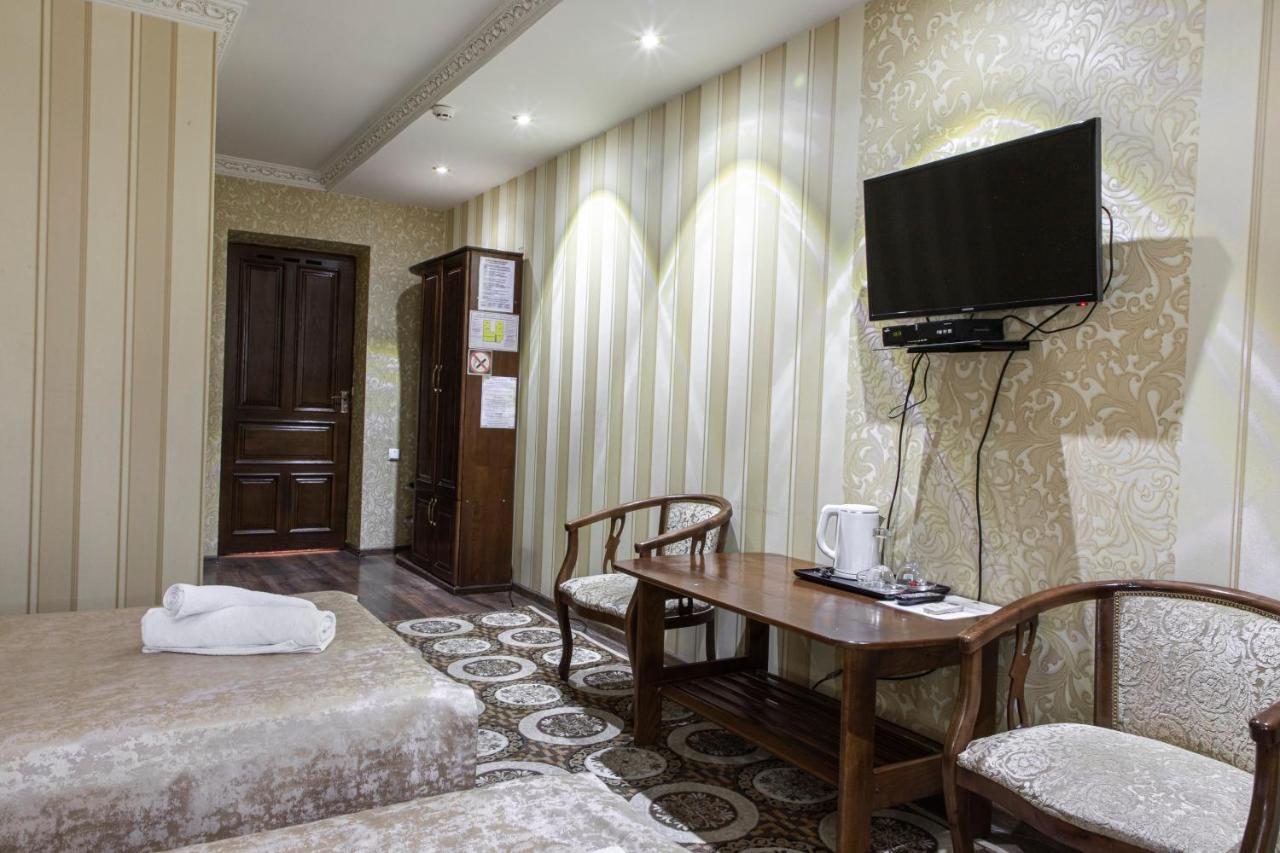 Nur M Hotel Tasjkent Buitenkant foto