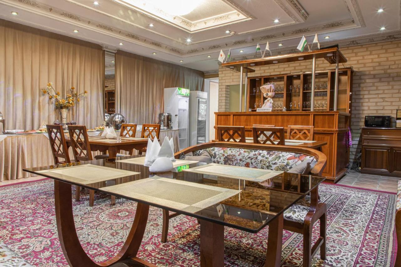 Nur M Hotel Tasjkent Buitenkant foto